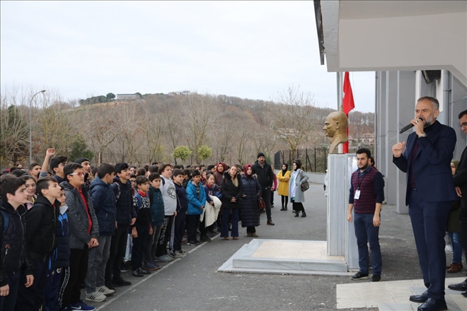 Başkan Poyraz Bayrak Törenlerinde Öğrencilerle Buluşuyor