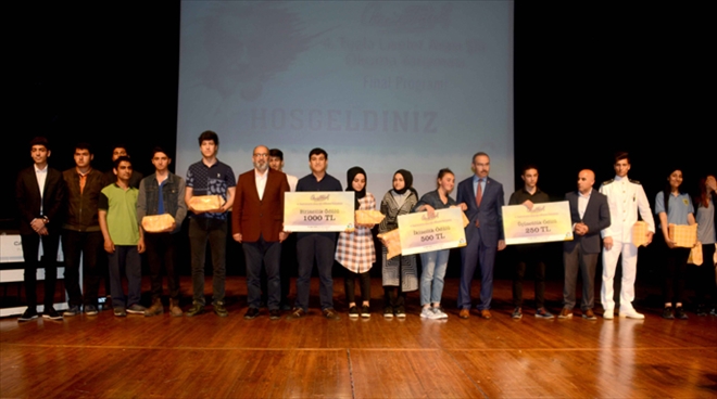 4. Necip Fazıl Tuzla Liseler Arası Şiir Okuma Yarışmasında Dereceye Giren Öğrenciler Ödüllendirildi