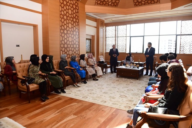 Başkan Erdem, Üniversite´yi kazanan Genç Gelecek öğrencilerini misafir etti