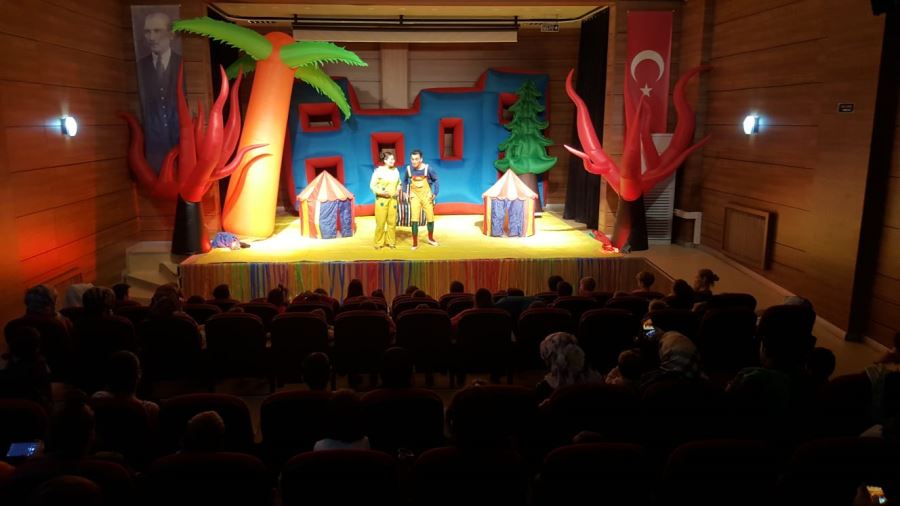 Ümraniye’de Çocuk Tiyatroları Perdelerini Açtı