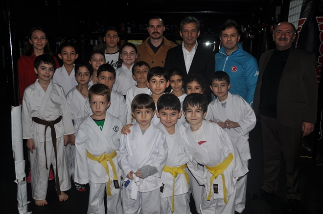Çekmeköy Anadolu Spor Kulübü sporcularından Sipahi´ye tam destek