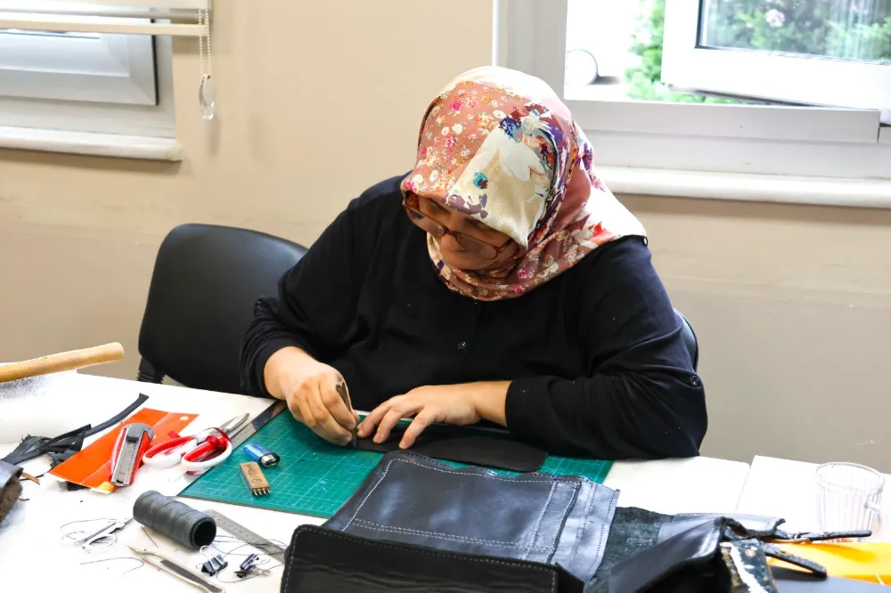 GELENEKSEL SANATLAR AKADEMİSİ DERİ ATÖLYELERİNDE YENİ SEZON HEYECANI