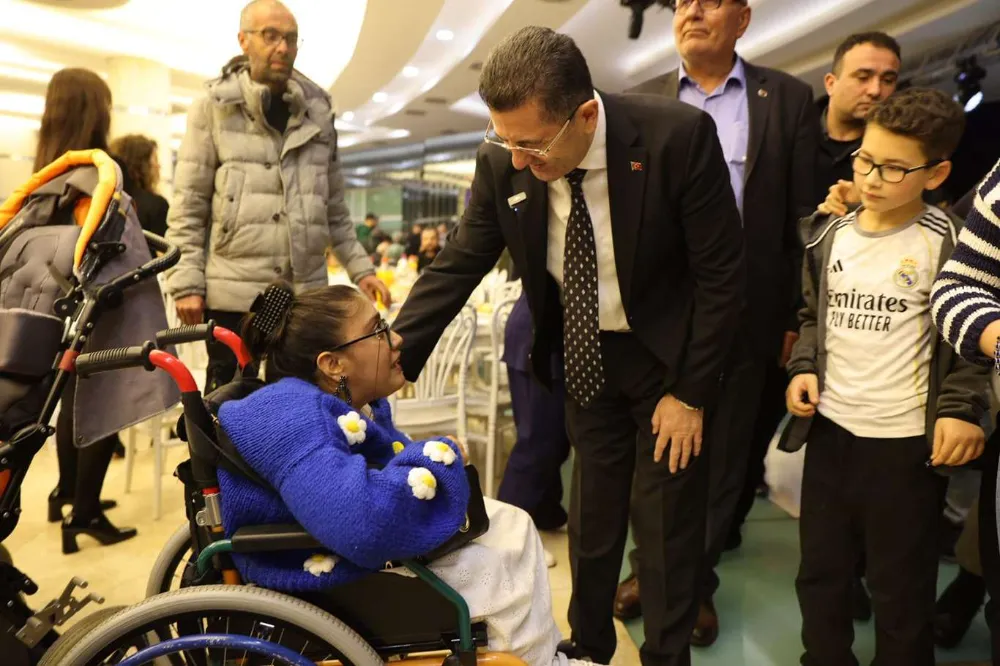 ÇEKMEKÖY’DE ENGELLERİ AŞAN DAYANIŞMA GECESİ