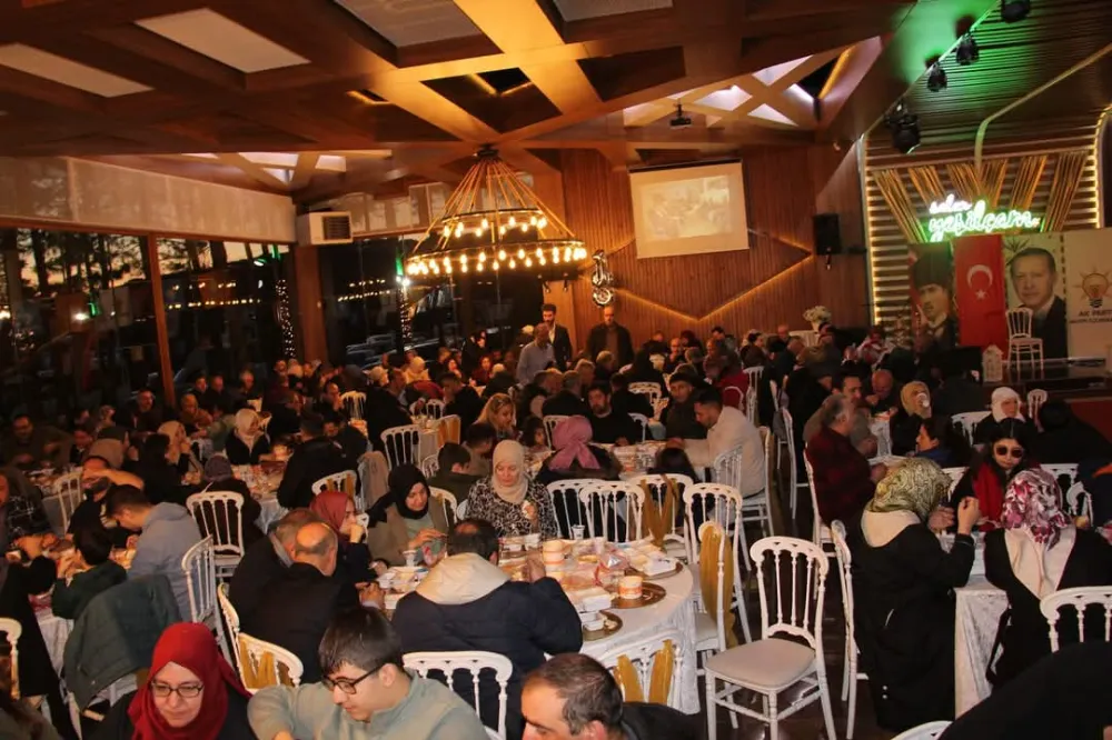 AK PARTİ MALTEPE VEFA İFTARINDA RENKLİ GÖRÜNTÜLER