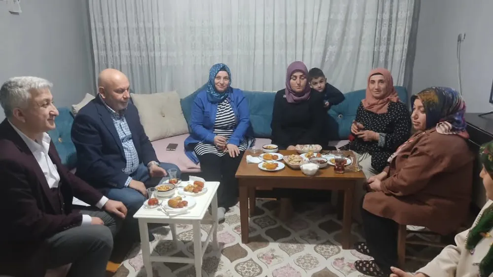 Çekmeköy AK Parti İlçe Başkan Yardımcısı Abdullah Gelgeç Hane Ziyaretlerine Devam Ediyor 