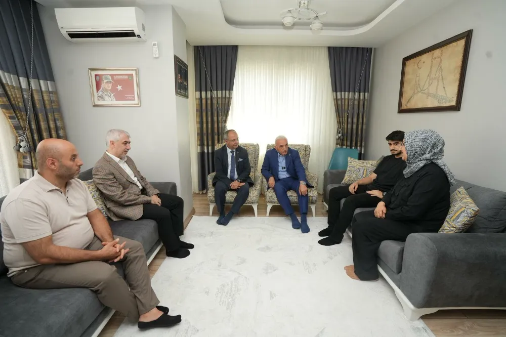 BAŞKAN YILDIRIM 15 TEMMUZ ŞEHİTLERİNİN AİLELERİNİ EVLERİNDE ZİYARET ETTİ