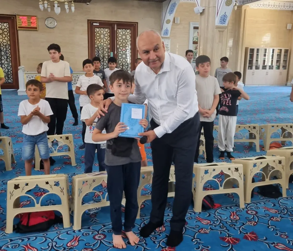 Fatma Talip Kahraman Camii’nde Yaz Neşesi: Çocuklar Kur’an’la Buluşuyor