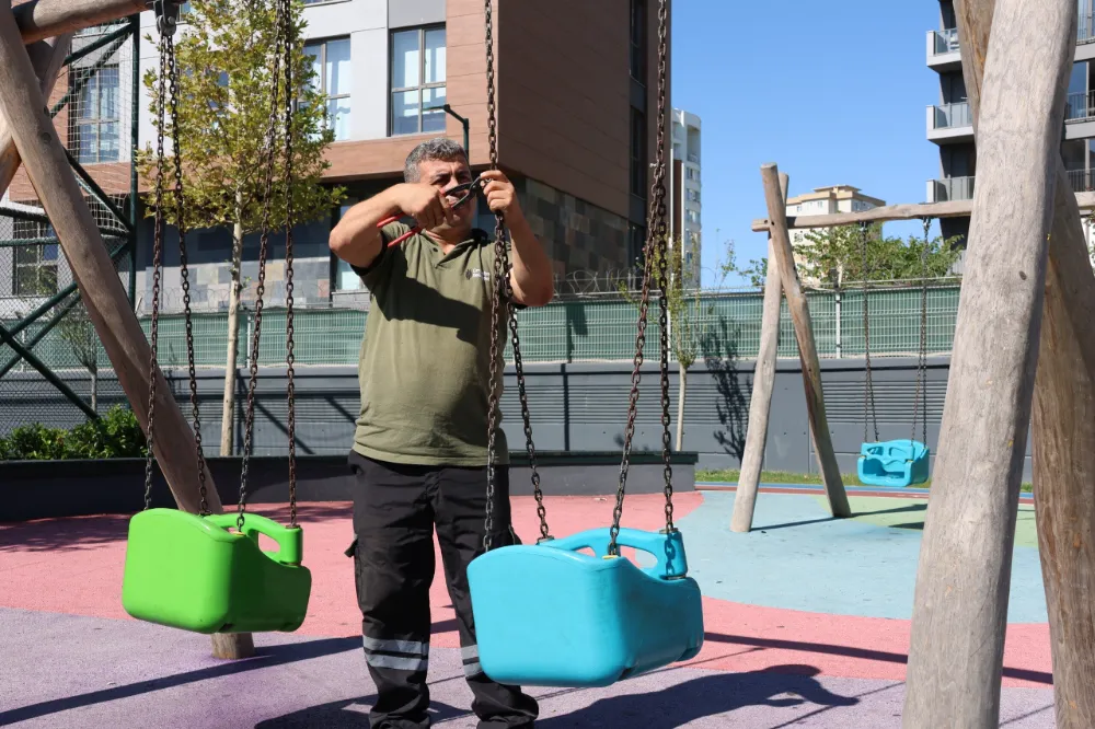 ÜMRANİYE’DE PARK VE YEŞİL ALANLARDA KAPSAMLI YENİLEME ÇALIŞMALARI DEVAM EDİYOR