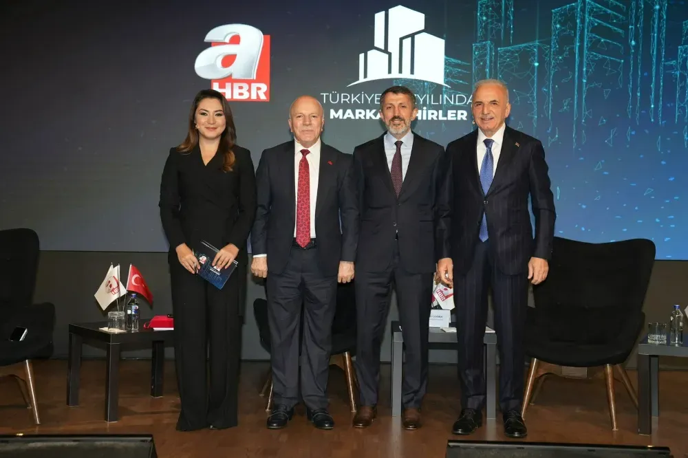 BAŞKAN İSMET YILDIRIM, “TÜRKİYE YÜZYILI’NDA MARKA ŞEHİRLER” PROGRAMINDA ÜMRANİYE’Yİ ANLATTI