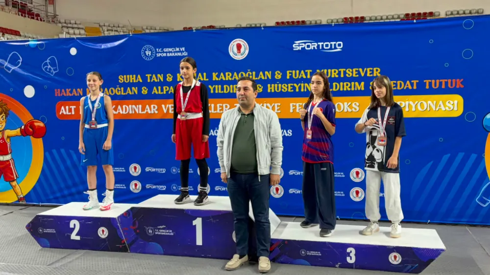 Başkan Ersoy Özbek Genç Sporculara Ödül Verdi