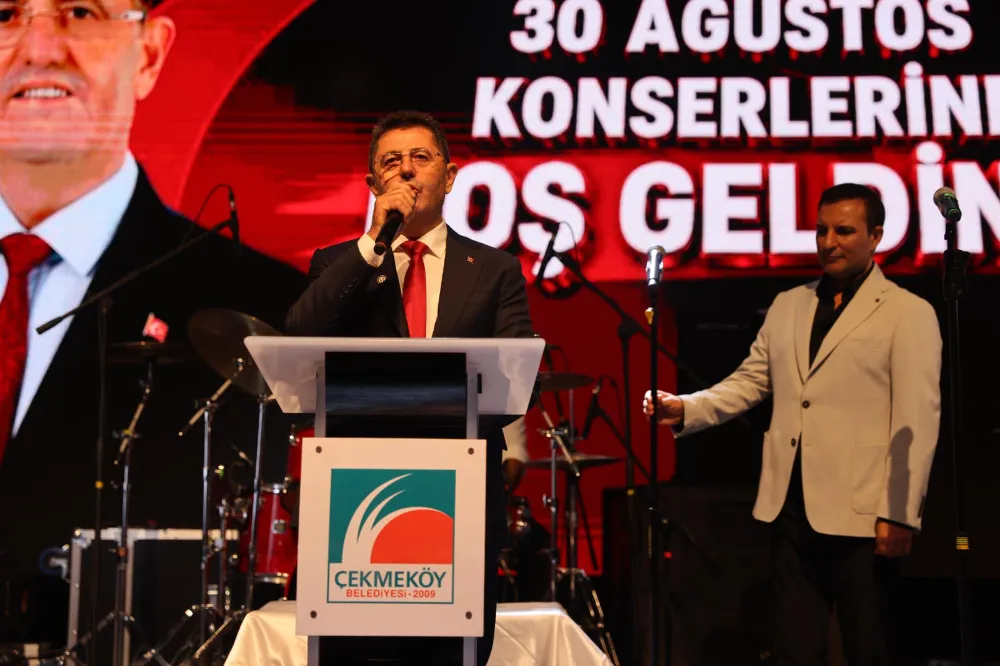 ÇEKMEKÖY’DE ZAFER BAYRAMI’NIN 104. YILI COŞKUYLA KUTLANDI