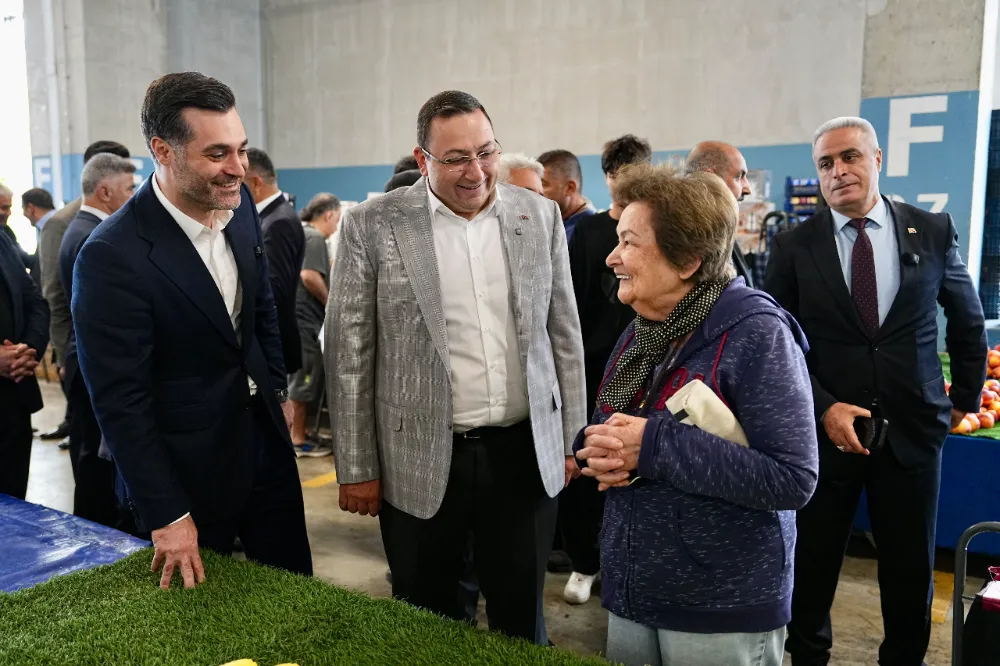 Başkan Gültekin ve Başkan Sarıcaoğlu Bulgurlu Semt Pazarını Ziyaret Etti